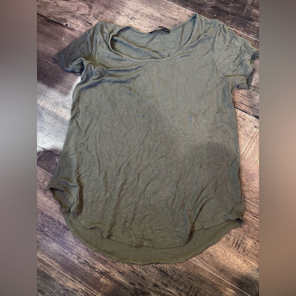 🎀Studio Olive Short Sleeve Women's Tee 🎀
